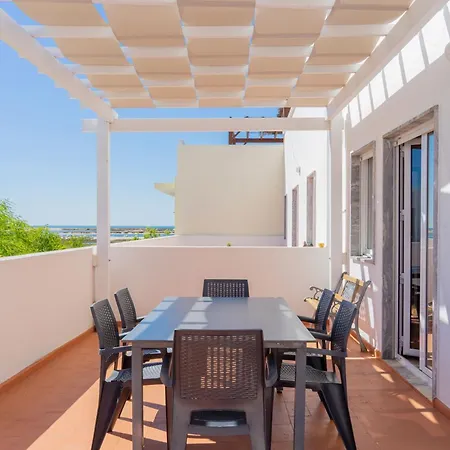 Beachfront Balcony 公寓 *